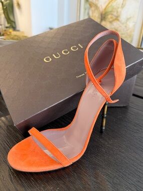 Gucci Scamosciato heels in vibrant orange